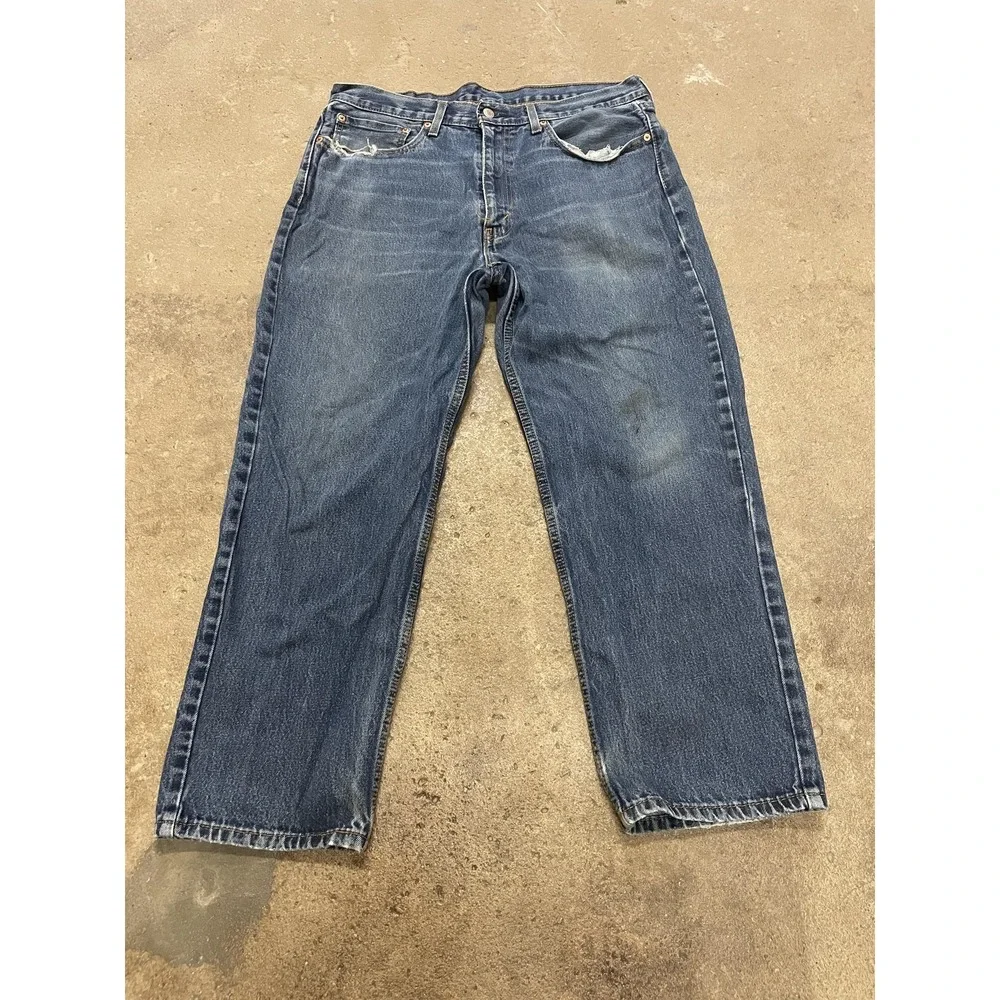 Levis 520 Jeans Mens 36x29 Medium Wash Blue Regular Straight Zip Fly Distressed